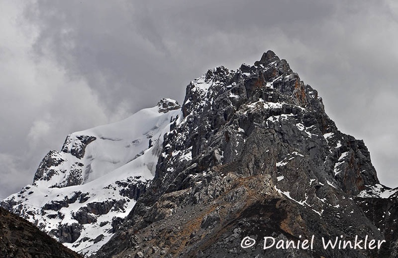 Glaciated peak S of Ganzi along Payul Rd DW Ms.jpg