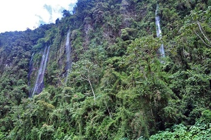 Waterfalls above Camino de la Muerta S