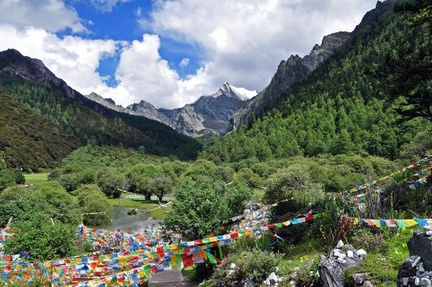 Mt Chana Dorje in the back with Lungta / Wind horse prayer flags.