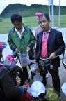 A mobile matsutake (Tricholoma matsutake) dealer who meets his clients along the hiighway.