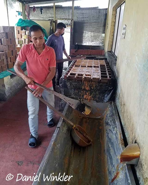 Panela forming after boiling and evaporation near San José de Isnos DW Ms.jpg